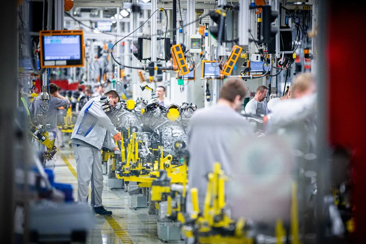 українці на заводі в польщі